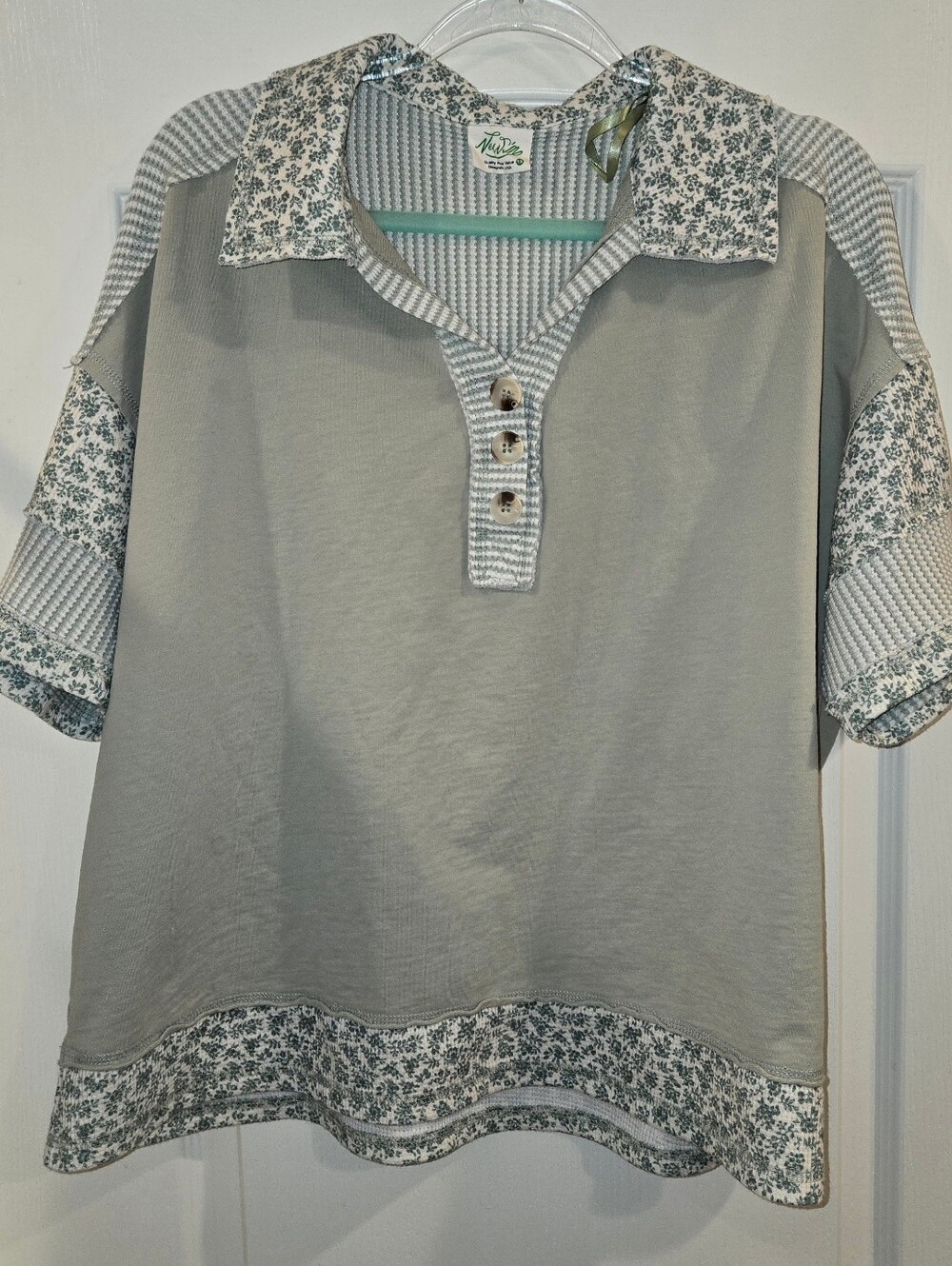 Like NEW Womens Floral Patchwork Polo Top Size-1X